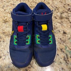 Nike Kyrie Flytrap IV Basketball Shoe Boys